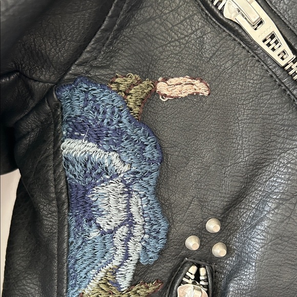 NWT BlankNYC budding romance Floral Embroidered Black moto Jacket M - Picture 11 of 14